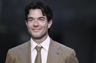 John Mulaney will host a dwell selection speak present on Netflix