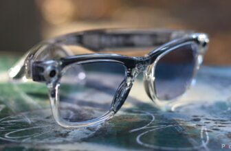 Apple eyes the longer term with sensible glasses, however twentieth anniversary iPhones might shock consumers
