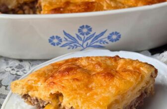 Inconceivable Chili Pie (Straightforward Bisquick Recipe from the Nineteen Seventies)