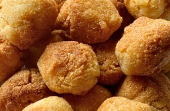 Grandma’s Sizzling Water Cornbread (Crispy Exterior, Smooth Inside)